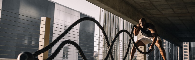 世界杯冠军奖杯在灯光下闪耀